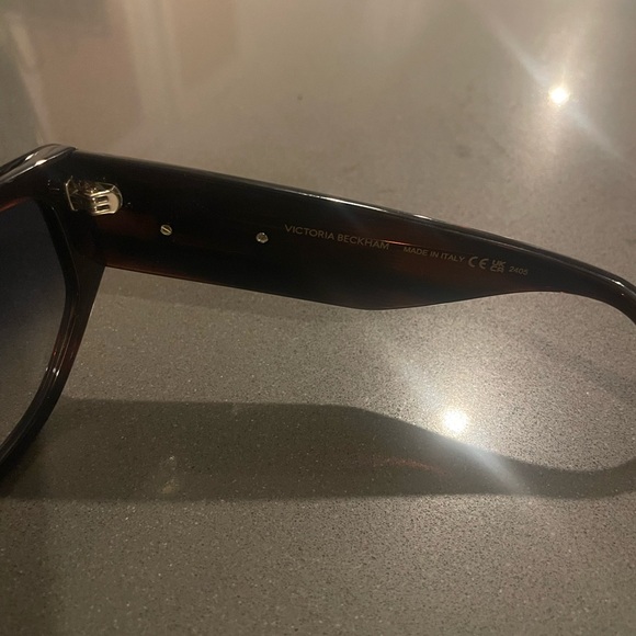 Victoria Beckham sunglasses - Picture 4 of 4